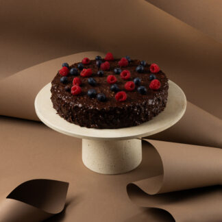 Tort z czarną porzeczką