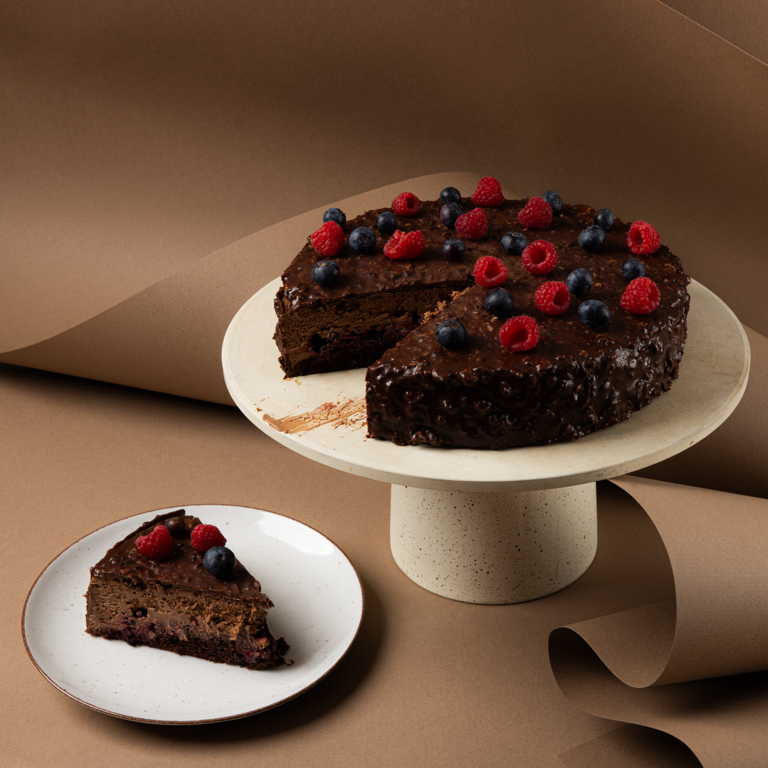 Tort z czarną porzeczką (wegański) - obrazek 3