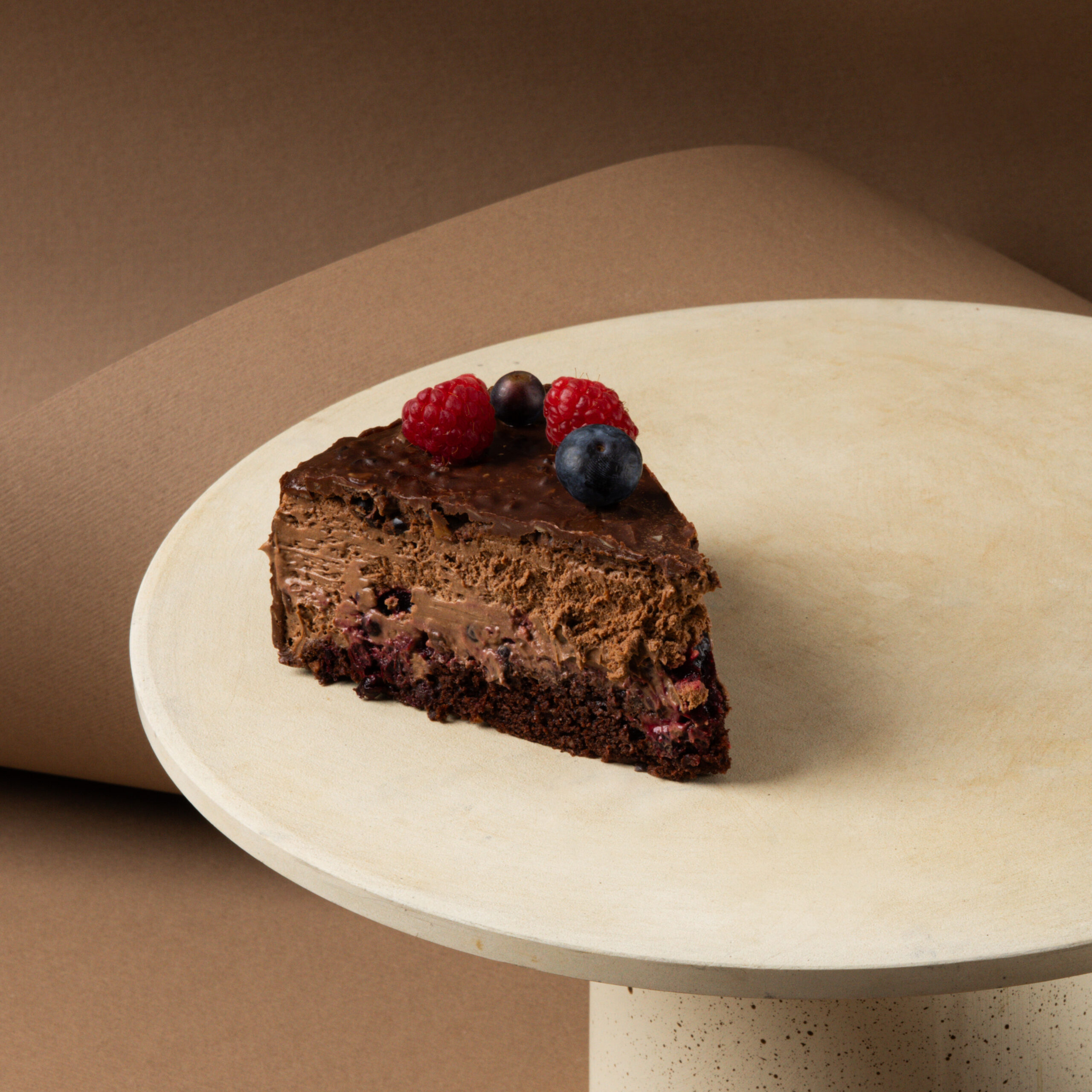 Tort z czarną porzeczką (wegański) - obrazek 4