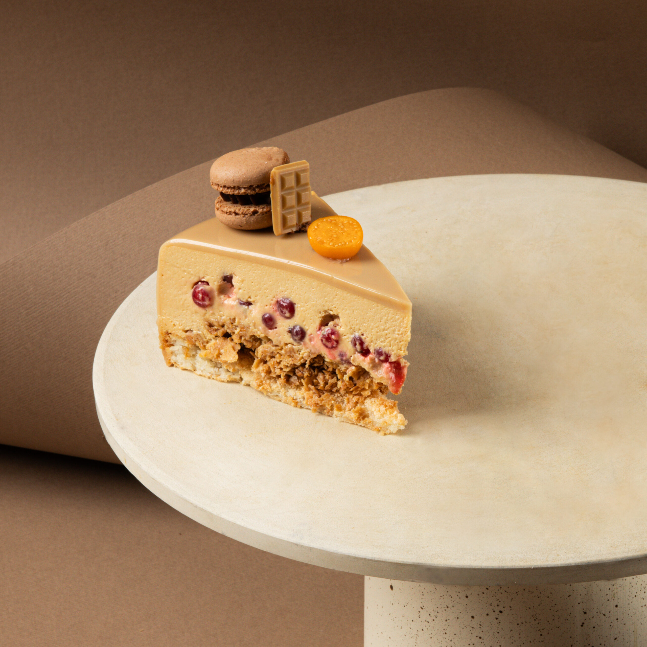 Tort z paloną białą czekoladą - obrazek 4