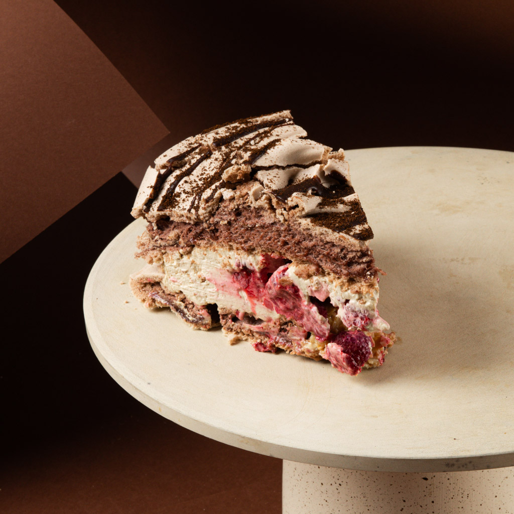 Tort bezowy bailey’s z malinami (%) - obrazek 4