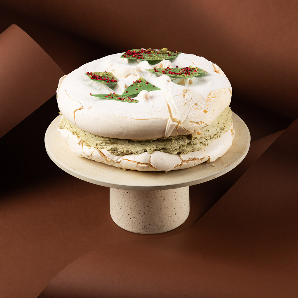 Tort bezowy z pistacjami - obrazek 2